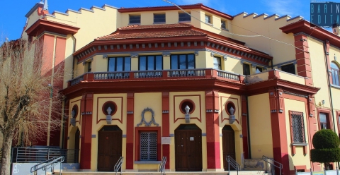 Orientale, eclettica e barocca: Don Pappagallo, la scuola pi� particolare del barese